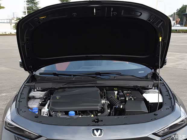 Changan Automobile Changan UNI-V 2022 1.5T Smart Pilot Model