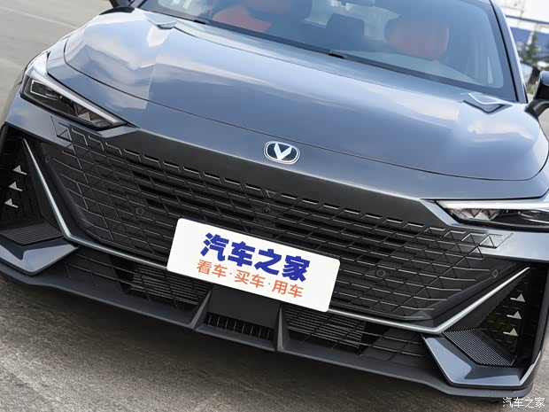 Changan Automobile Changan UNI-V 2022 1.5T Smart Pilot Model